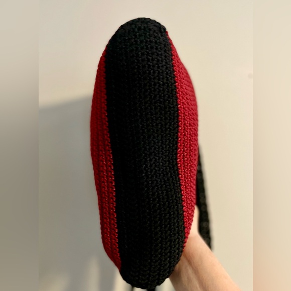 Red and Black EUC Crochet Tote Bag w/key ring inside no callouts - Picture 7 of 10